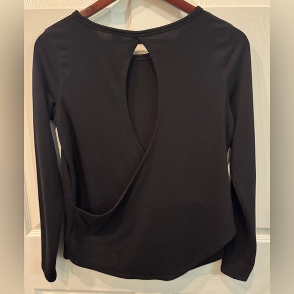 Old Navy Active Black Long Sleeve Open Back Top With Thumb Holes  Women’sSize XS - Picture 2 of 7